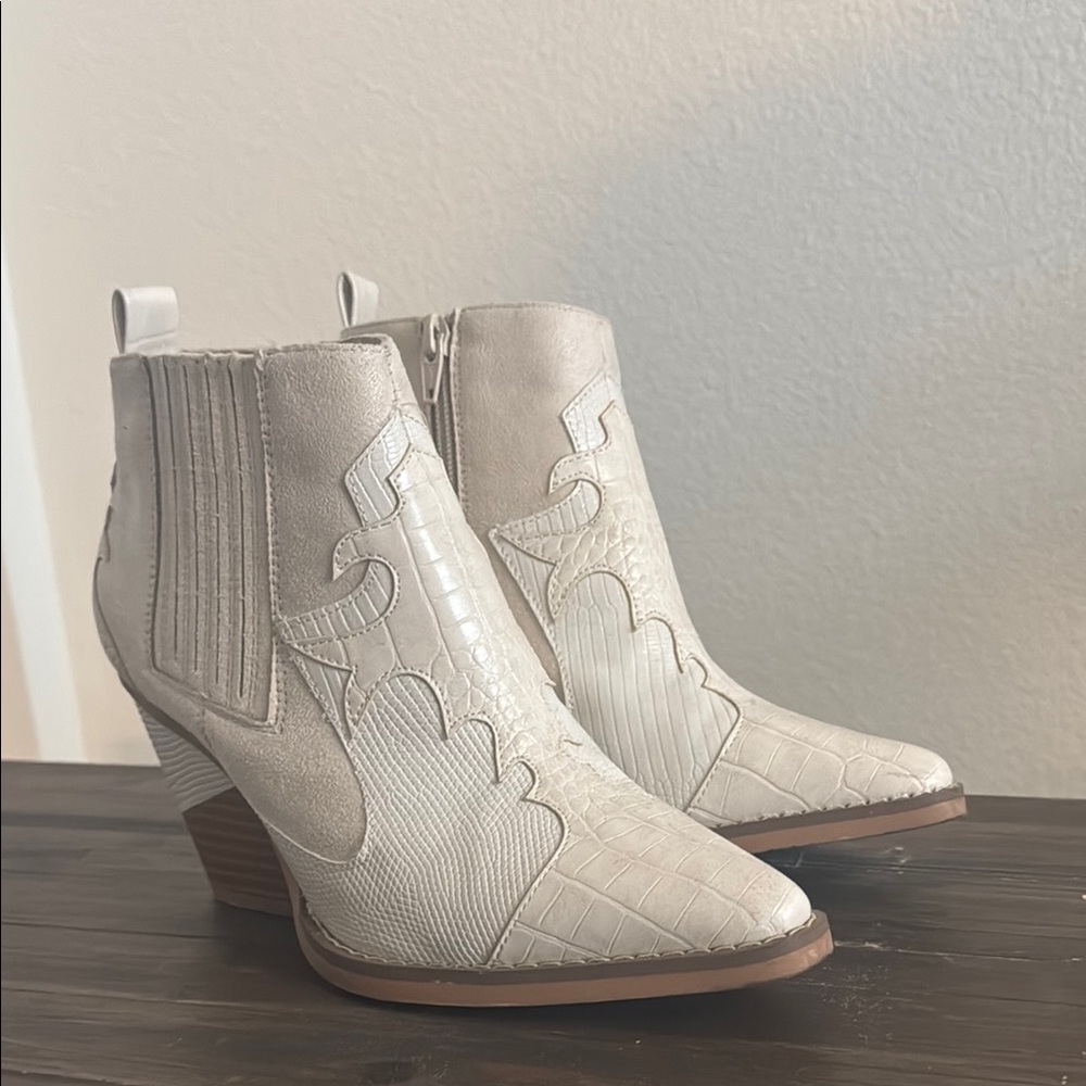 Elegant White Ankle Boots